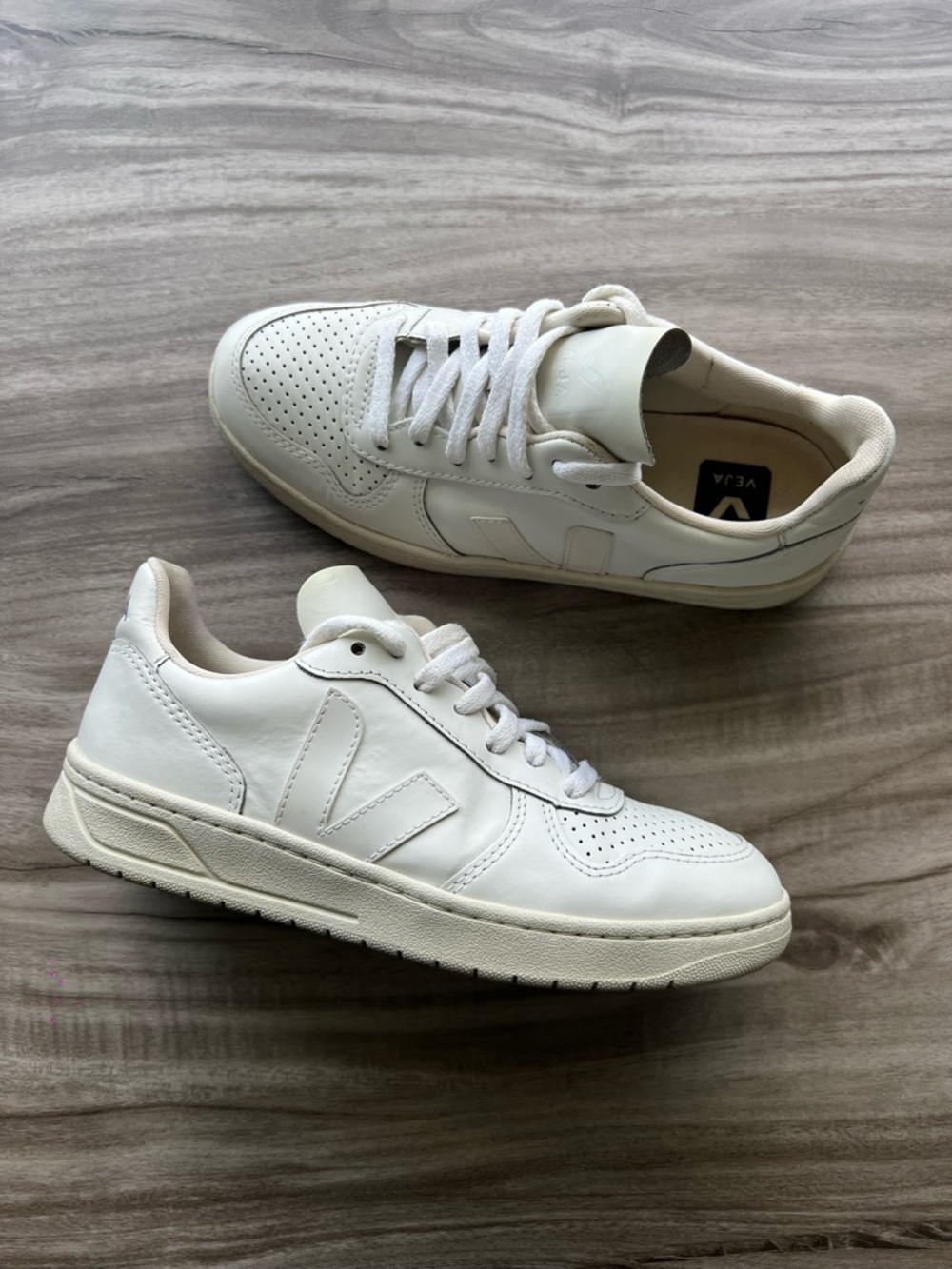 Size 6 - Veja V-10 Leather White Womens